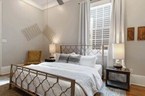 5 bedrooms, iron/ironing board, WiFi, bed sheets