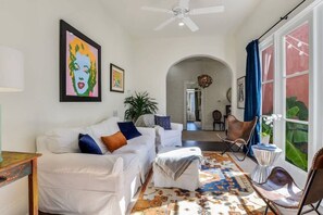 TV, offices - Contemporary Designer Home, near French Quarter (New Orleans)