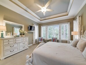 5 bedrooms, desk, iron/ironing board, WiFi