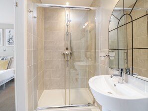 Cottage | Bathroom | Shower