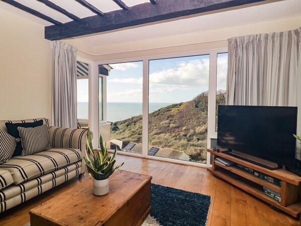 Cottage | Living area - Ocean View (Torpoint)