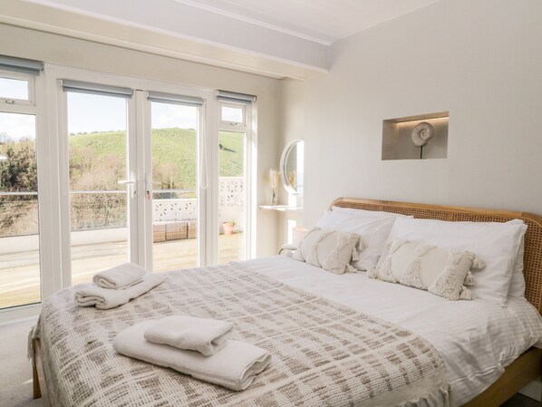 Cottage | 4 bedrooms, individually decorated, individually furnished, free WiFi - Ocean View (Torpoint)