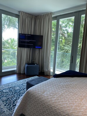 3 habitaciones, tabla de planchar con plancha y cuna de viaje 