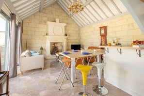 Fridge, microwave, oven, dishwasher - La Grange Royale - Two Bedroom House, Sleeps 6 (Saix)