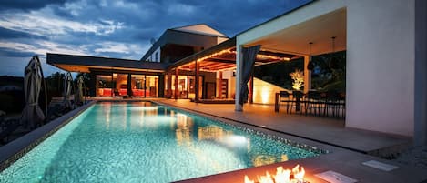 Piscine extérieure, piscine chauffée