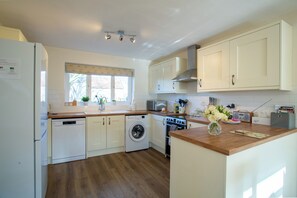 Frigorífic, microones, forn i placa de cuina