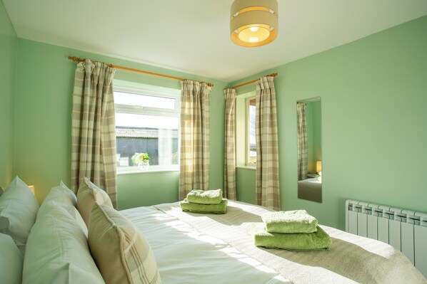 3 bedrooms, iron/ironing board, travel cot, free WiFi