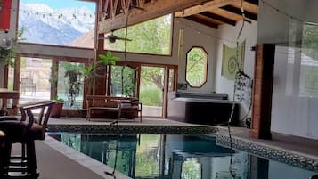Indendørs pool, opvarmet pool