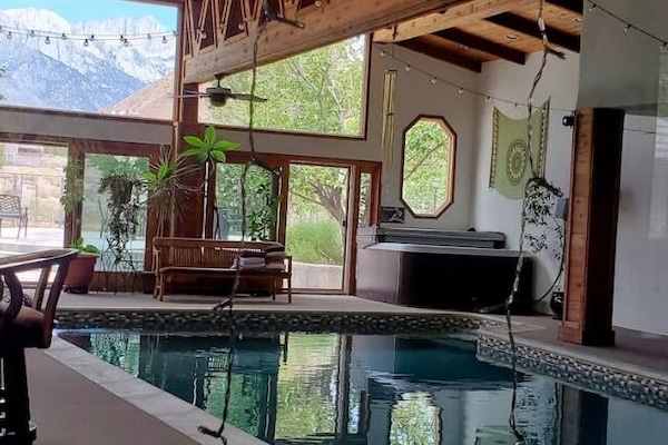 Una piscina techada, una piscina climatizada