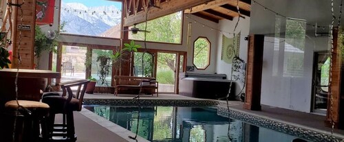 ***Million Dollar Views and Indoor Pool!