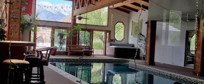 ***Million Dollar Views and Indoor Pool!