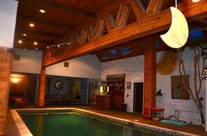 Piscina coperta, una piscina riscaldata