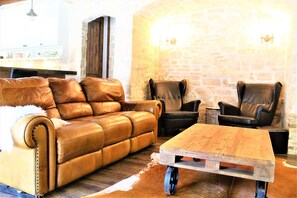 Smart TV, books, offices