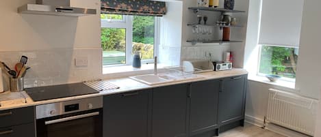 Kühlschrank, Mikrowelle, Ofen, Geschirrspüler
