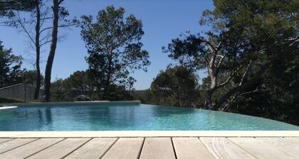 Sublime 350 m2 designer villa with infinity pool (week:-10%/month:-20%)