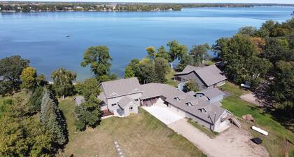 Spectacular Lakefront Retreat on 2 acres~ Perfect Large Family Getaway