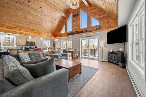 Deer Crossing Retreat - new home close to Saddleback