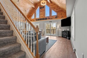 TV - Deer Crossing Retreat - new home close to Saddleback (Dallas Plantation)