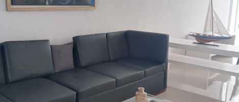 32-inch TV with digital channels