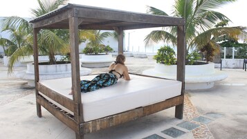 32-英寸电视（配备数码频道）