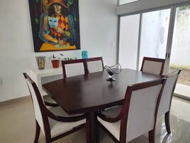 32-英寸电视（配备数码频道）