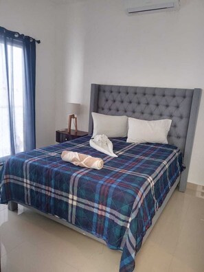 2 Schlafzimmer, hochwertige Bettwaren, individuell eingerichtet