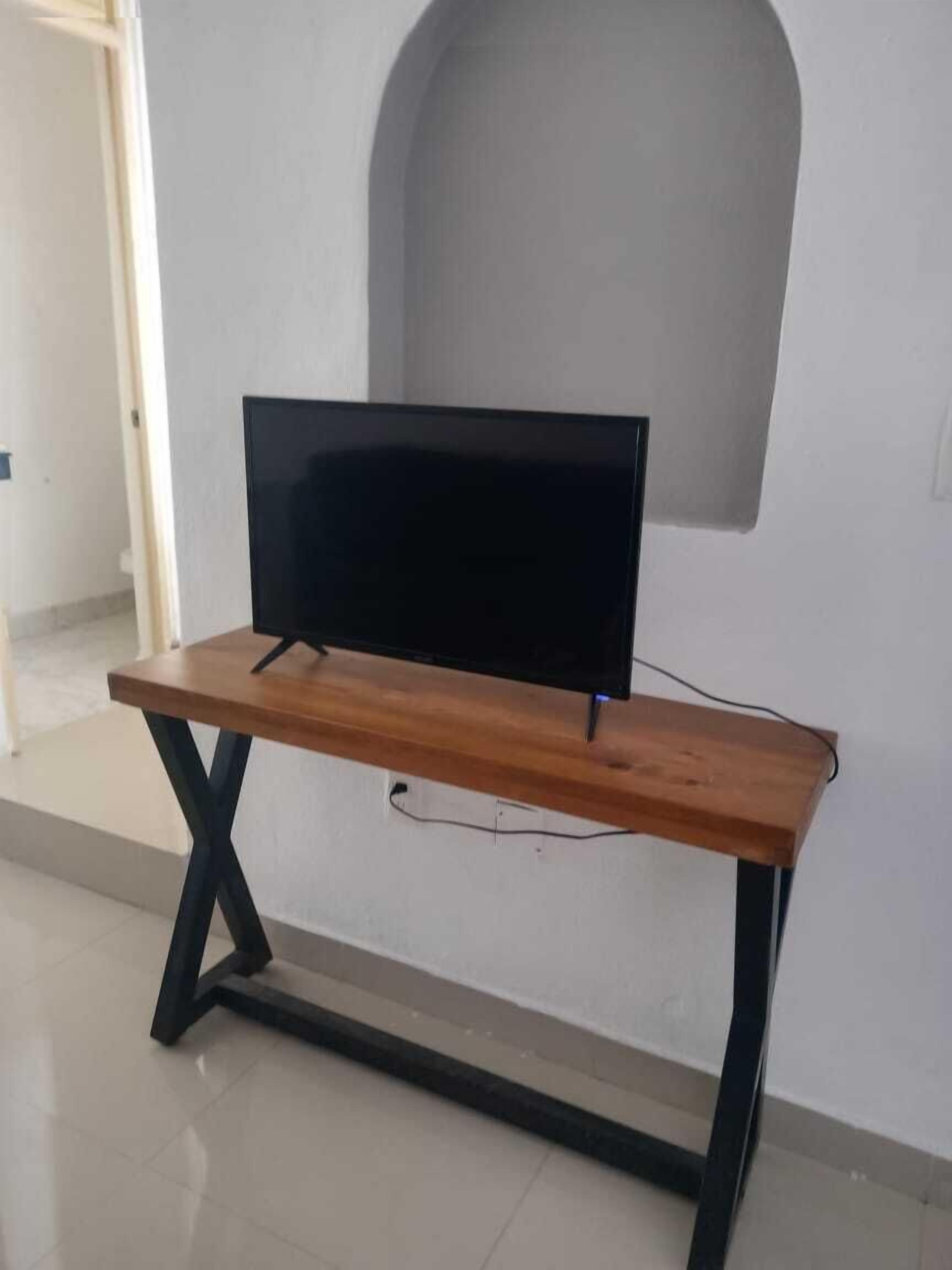 32-inch TV with digital channels