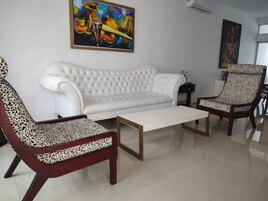 32-英寸电视（配备数码频道）