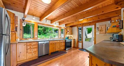 Luxury Waterfront & Woodland!