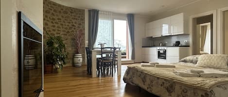 2 chambres, fer et planche à repasser, Wi-Fi, draps fournis