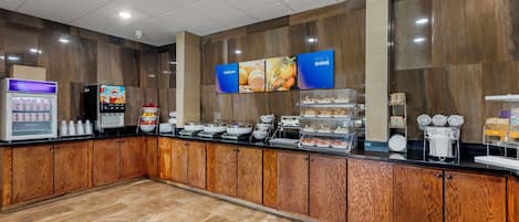 Buffet déjeuner gratuit tous les jours
