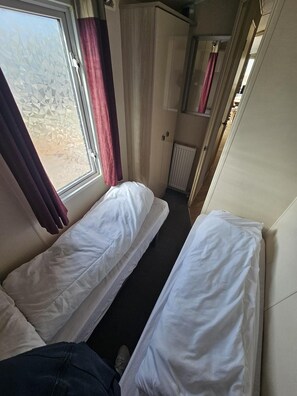 3 chambres, fer et planche à repasser