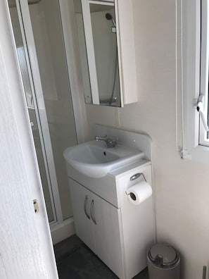 Toilet paper - SP77 8 Berth Caravan with Veranda - pets allowed (Camber)