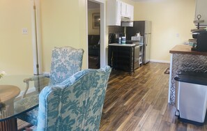 Smart TV, books - In the heart of downtown Pigeon Forge (Pigeon Forge)