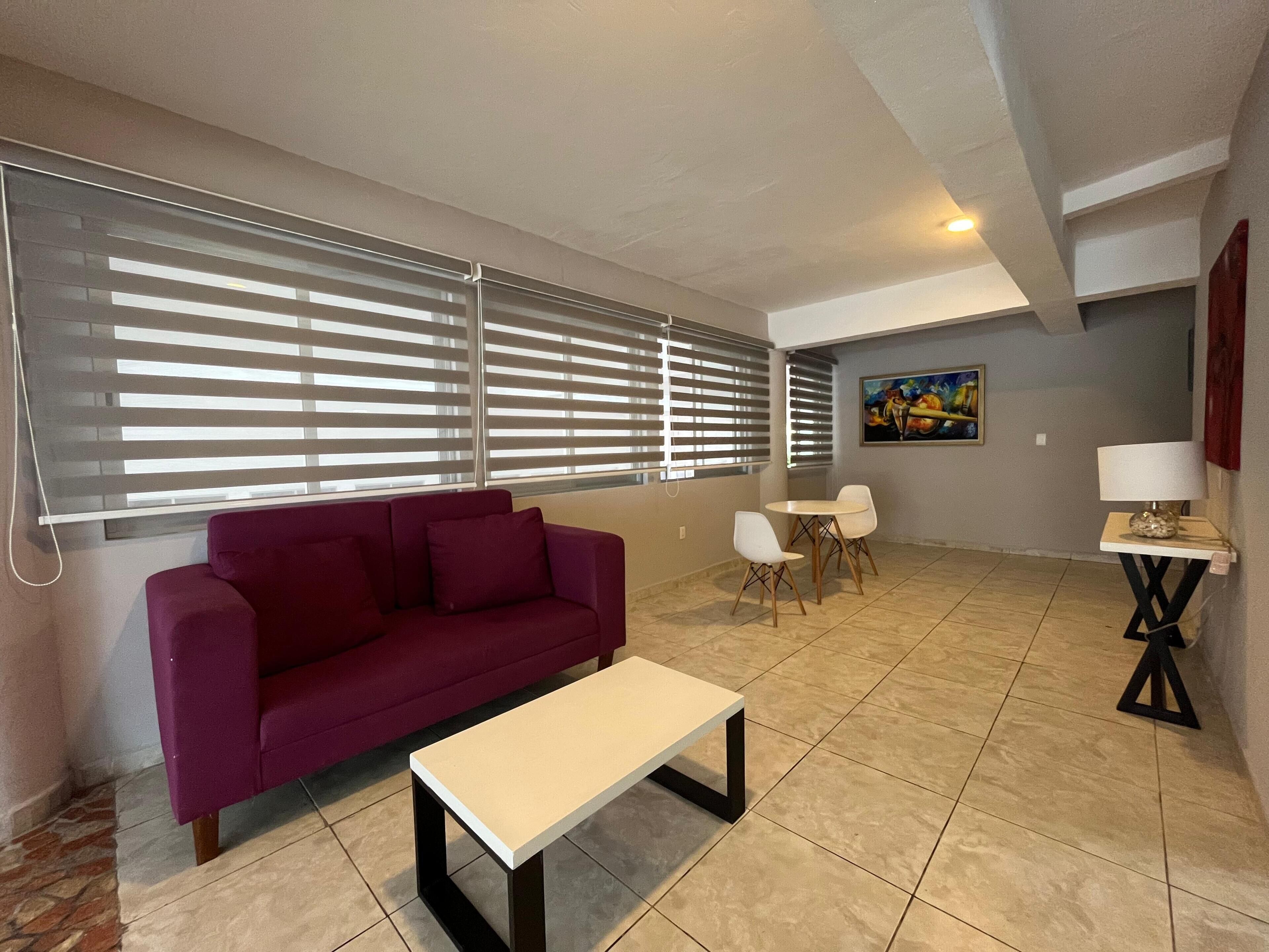 Laptopgeeigneter Arbeitsplatz, kostenloses WLAN