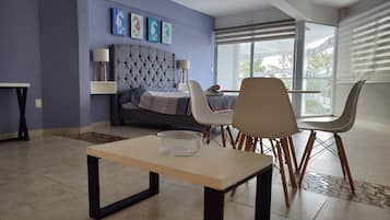 Standard Studio | Laptop workspace, free WiFi
