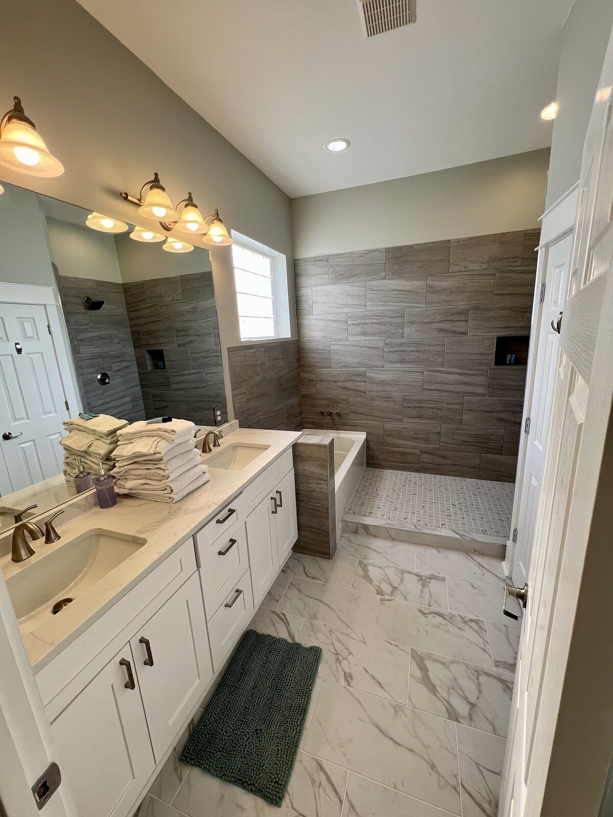 Photo 34 of Across From Beach! 7 bdrm, Amazing Pool Area, Jacuzzi, Discounted Golf Cart