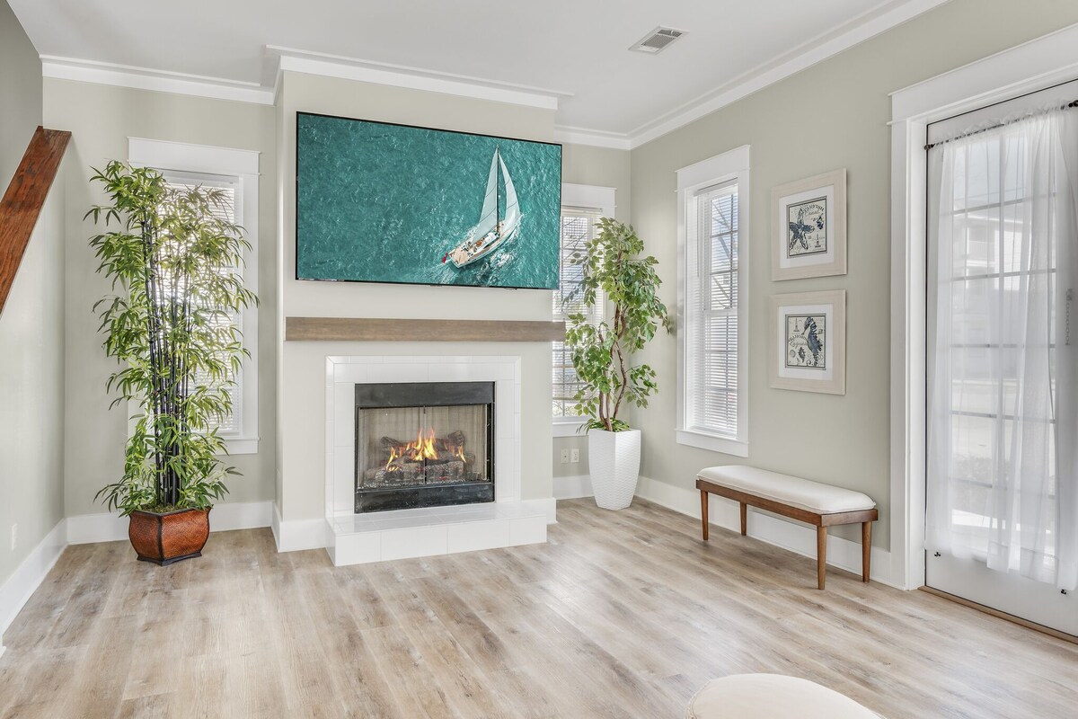 Photo 11 of Across From Beach! 7 bdrm, Amazing Pool Area, Jacuzzi, Discounted Golf Cart