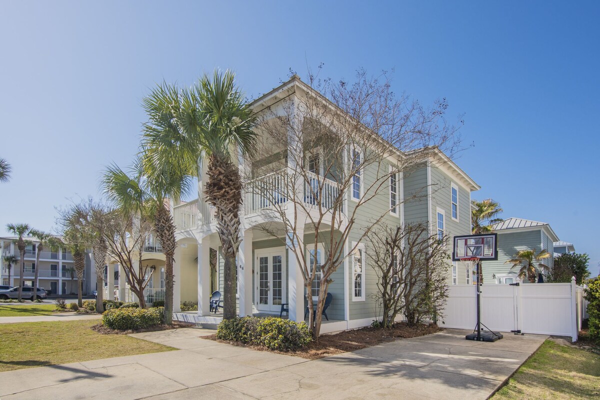 Photo 3 of Across From Beach! 7 bdrm, Amazing Pool Area, Jacuzzi, Discounted Golf Cart
