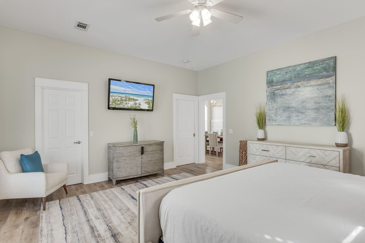 Photo 26 of Across From Beach! 7 bdrm, Amazing Pool Area, Jacuzzi, Discounted Golf Cart