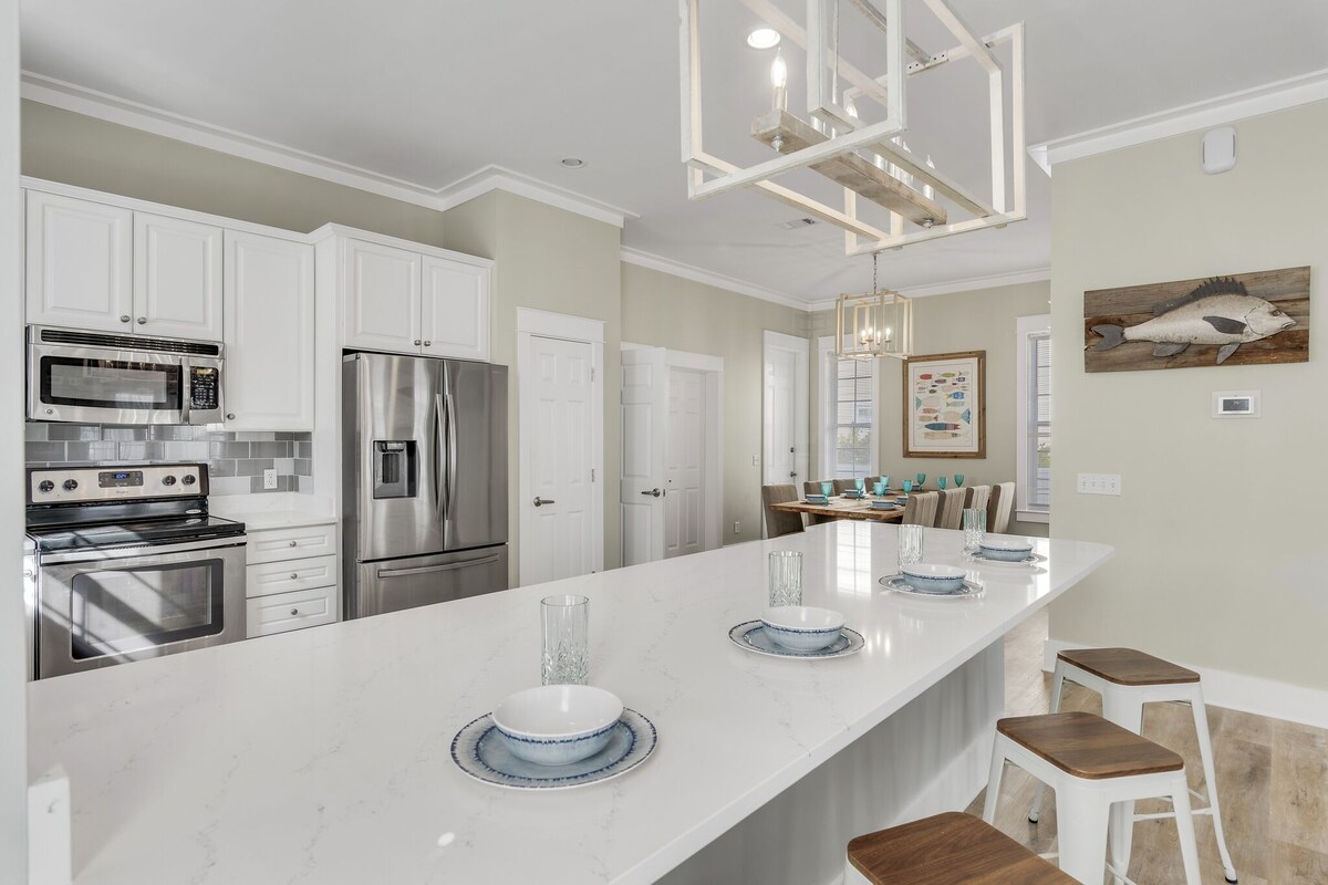 Photo 14 of Across From Beach! 7 bdrm, Amazing Pool Area, Jacuzzi, Discounted Golf Cart