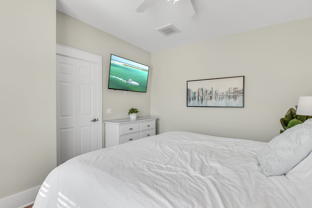Photo 52 of Across From Beach! 7 bdrm, Amazing Pool Area, Jacuzzi, Discounted Golf Cart