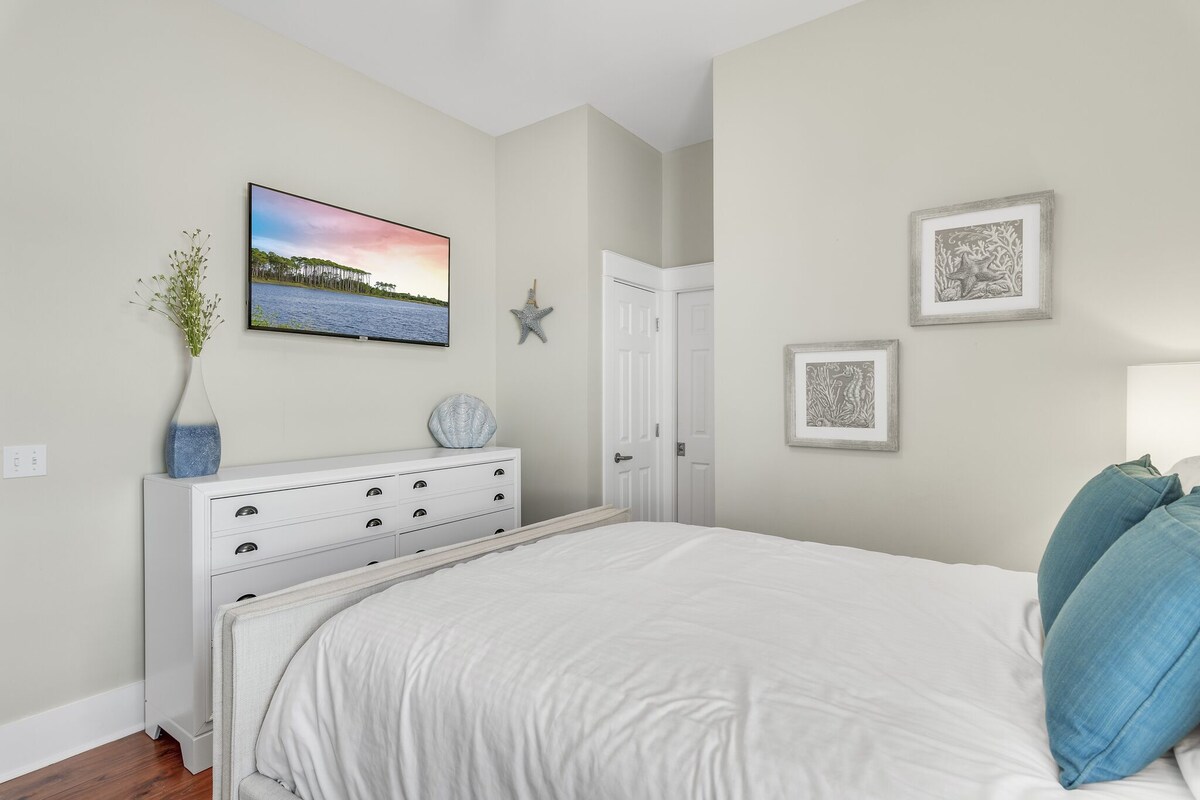 Photo 37 of Across From Beach! 7 bdrm, Amazing Pool Area, Jacuzzi, Discounted Golf Cart