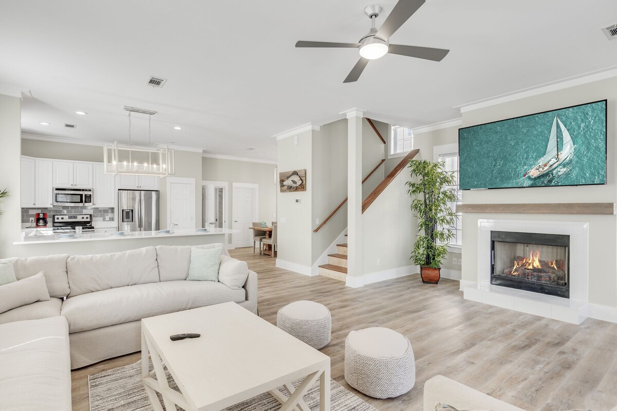 Photo 10 of Across From Beach! 7 bdrm, Amazing Pool Area, Jacuzzi, Discounted Golf Cart
