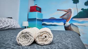 1 Schlafzimmer, Schreibtisch, Bügeleisen/Bügelbrett, Reisekinderbett