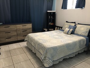 1 bedroom, desk, iron/ironing board, travel cot - Cozy Corner Budget Beach Studio with High-Speed WiFi 500 30 wifi speeds (Aguadilla Pueblo)