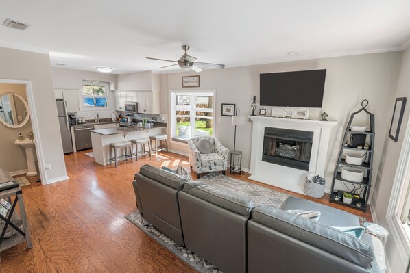 Smart TV, fireplace