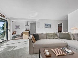 Smart TV, fireplace - Views of Lake Dillon, Hot tub and pool , Amphitheater location A304 (Dillon)