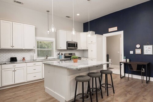 Charming Modern Farm House-5 min from Sport Center