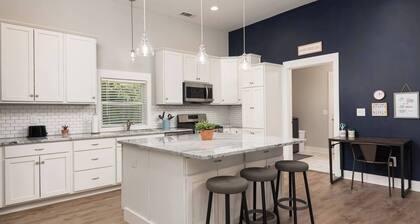 Charming Modern Farm House-5 min from Sport Center